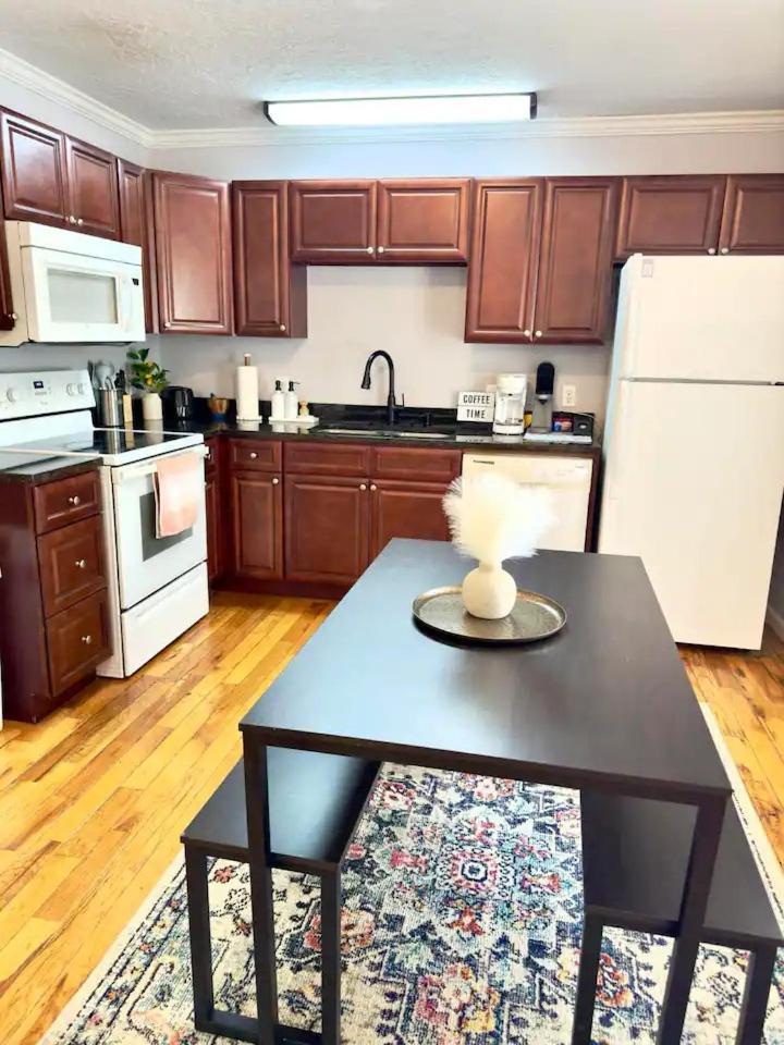 Cozy 2 Bedroom Townhouse Near Lake And Restaurants 군터스빌 외부 사진