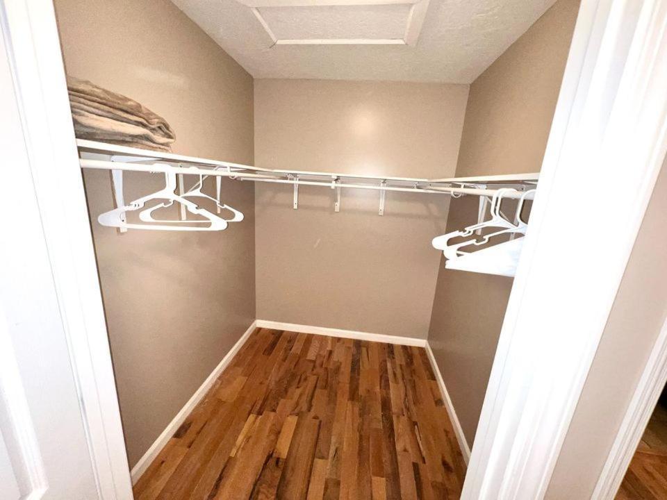 Cozy 2 Bedroom Townhouse Near Lake And Restaurants 군터스빌 외부 사진