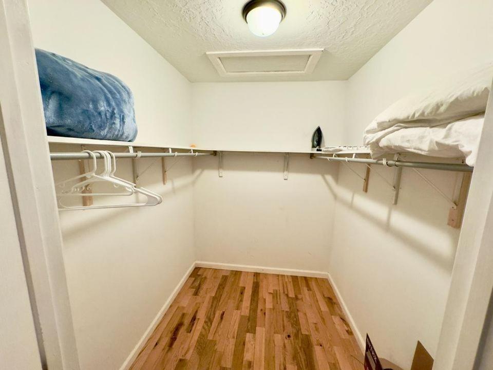 Cozy 2 Bedroom Townhouse Near Lake And Restaurants 군터스빌 외부 사진